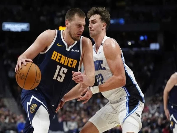 Denver Nuggets mengalahkan Orlando Magic, Nikola Jokic menyumbang 28 poin, 12 assist, dan 10 rebound,