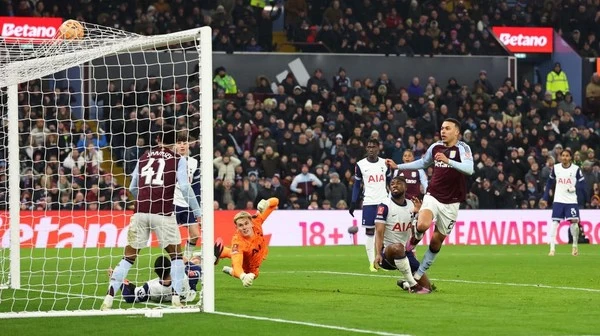 Hasil Piala FA: Aston Villa Kalahkan Tottenham 2-1