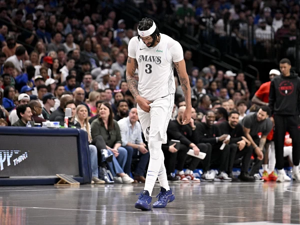 Pebasket anyar Dallas Mavericks yaitu Anthony Davis diyakini tidak perlu naik meja operasi untuk menyembuhkan cedera pahanya. Davis hanya perlu beristirahat dan menjalani beberapa perawatan bersama tim dokter.