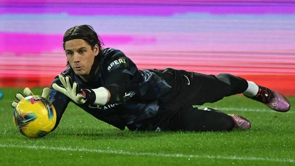 Jempol Retak, Yann Sommer Absen Tiga Pekan