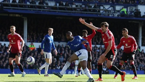 Everton Vs MU Sengit, Selesai 2-2