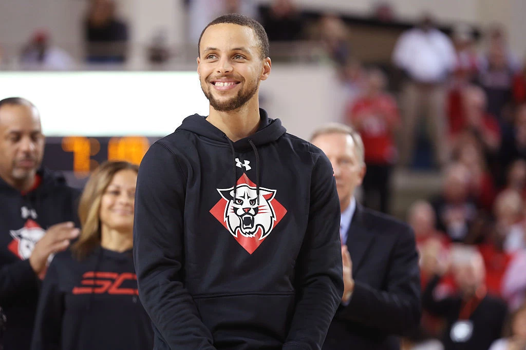 Stephen Curry Jadi Asisten Manajer Umum Davidson College