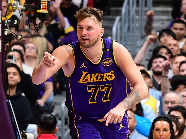 Pengamat NBA yaitu Colin Cowherd menilai bahwa waktu yang dibutuhkan Luka Doncic untuk beradaptasi dengan Los Angeles Lakers tidaklah sebentar.