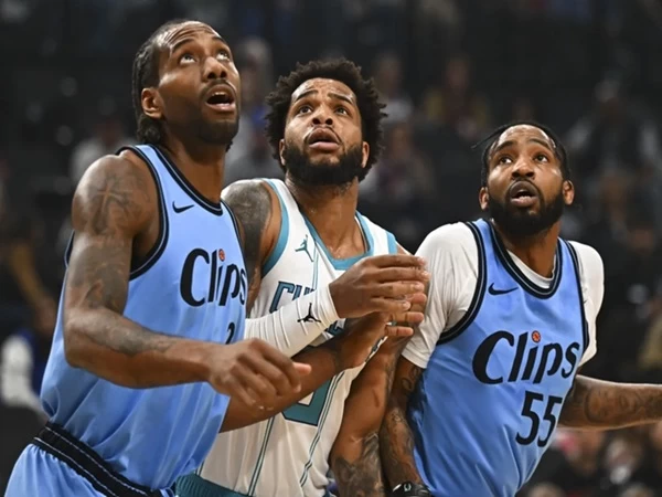 James Harden mencetak 31 poin dengan 10 rebound dan Kawhi Leonard menambahkan 23 poin saat Los Angeles Clippers melanjutkan kebangkitan mereka di bulan Maret dengan kemenangan 123-88 atas Charlotte Hornets pada hari Minggu di Inglewood, California