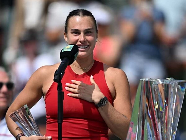 Aryna Sabalenka pandai berkata-kata, dan bahkan ketika ia menjadi runner up di sebuah turnamen tenis, ia tetap menang melalui mikrofon