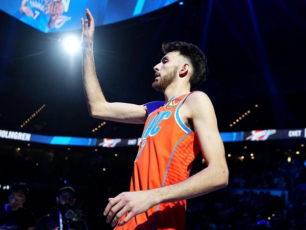 Pebasket Oklahoma City Thunder yaitu Chet Holmgren merasa timnya masih dapat berkembang jadi lebih solid lagi. Ia pun melihat beberapa pertandingan di masa lalu dan berusaha belajar dari kesalahan yang ada.